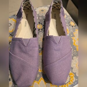 TOMS Women's Size 12 Purple Slip-On Shoes
